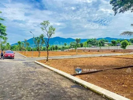 Cần bán gấp lô đất diện tích 160m2 gần trục chính xã đông xuân, 5' lx ra đh quốc gia, cnc và đh fpt