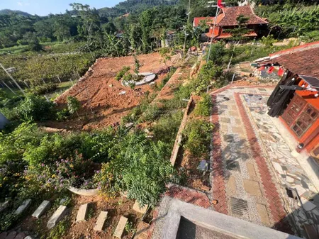 Khu nghỉ dưỡng sẵn khuôn viên, 3 nhà sàn, khu vui chơi, lưng tựa núi, mặt cánh đồng, gần đường nhựa