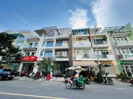 Bán gấp căn nhà phố kinh doanh đường d4 dt 5x21m 3 lầu đường 20m dự án jamona city quận 7