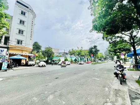 Hiếm bán..vị trí có 102 căn góc đối diện bệnh viện quốc tế nam sg..giá 28,6tỷ(thu nhập 120tr/th)