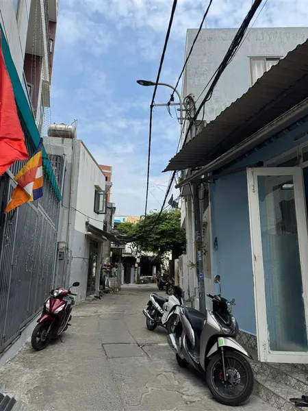 Bán nhà c4 đẹp hồ thấu ngay sát biển nằm cách bãi tắm biển chỉ 200m, sơn tràgiá rẻ chỉ 4,7 tỷ/69m