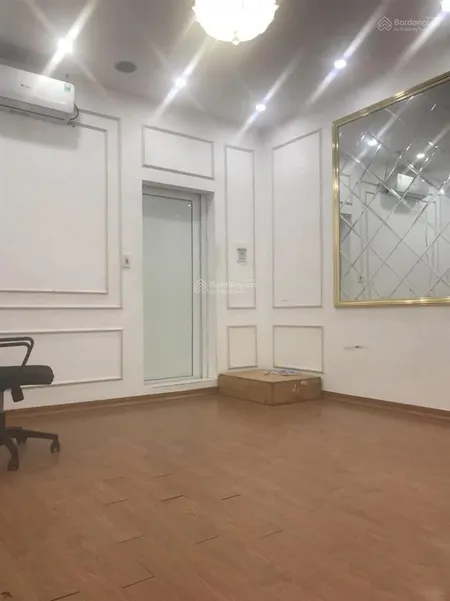 Cần bán nhà ngõ cát linh, dd giá 6.95 tỷ, 33m2x4t, ngõ gần