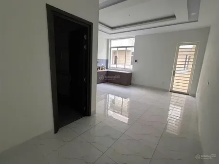Giáp khách cần chuyển nhượng cho thuê nhà nguyên căn ngay trung tâm tp mới 5pn,6wc