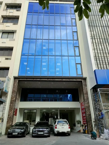 Tòa nhà 186 188a phan đăng lưu, dt 14.5 x 30m hầm trệt 5 lầu sân thượng, giá 180tr
