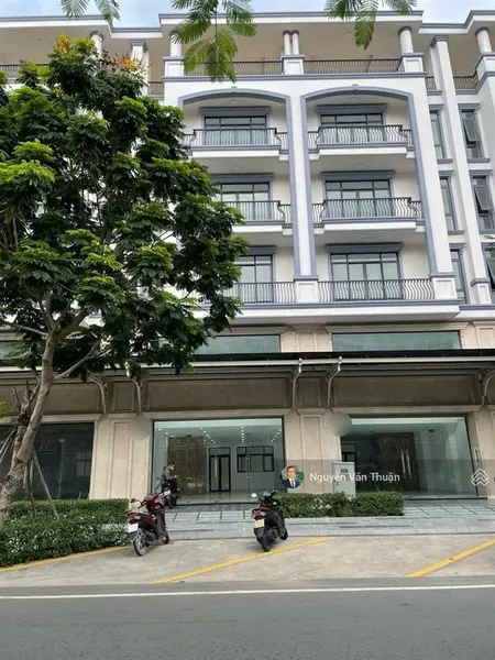 Cho thuê tòa nhà văn phòng mặt tiền đường 35m vạn phúc city xây dựng 6 tầng giá tốt