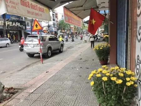 Mặt bằng mặt tiền đường đống đa gần lý tự trọng vị trí đẹp đông dân cư