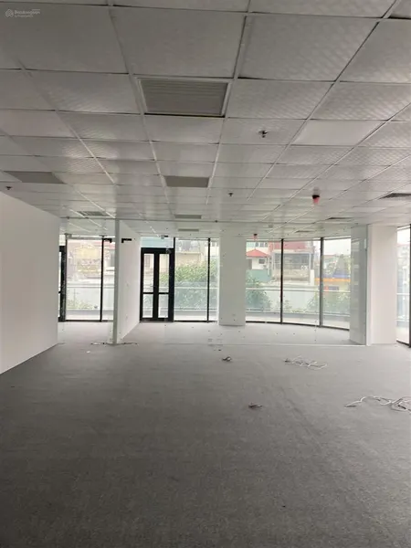 Cho thuê văn phòng tòa nhà 36 lý nam đế. 100m2 giá 140k/m2/th