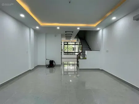 Nhà nguyên căn 5x23m vạn phúc city, vị trí đẹp, 4pn, 5wc, vị trí đẹp, giá 37tr/tháng