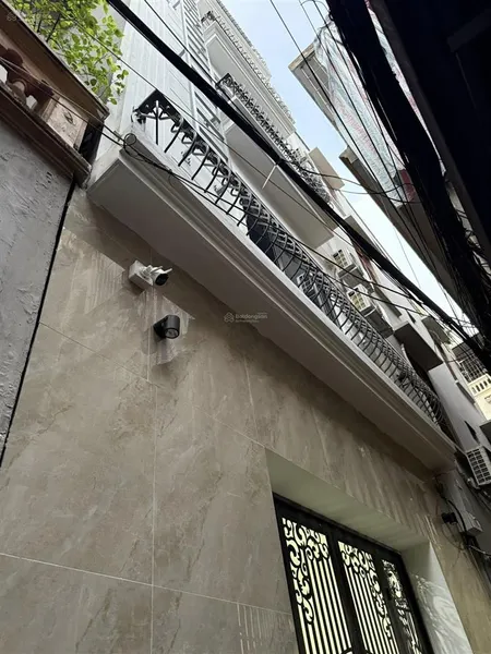 Cho thuê phòng ban công, giá chỉ 5.400.000, tại ngõ 612 đê la thành, gần ô tô, gần ngã tư giảng võ.