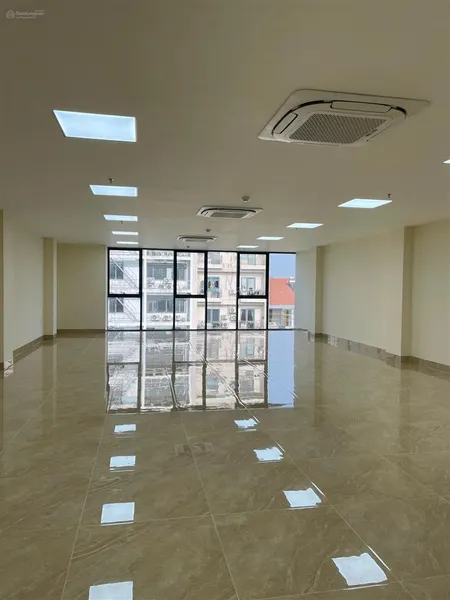 Cho thuê toà nhà cầu diễn 150mx6t 1 hầm, mới, full thang máy điều hoà