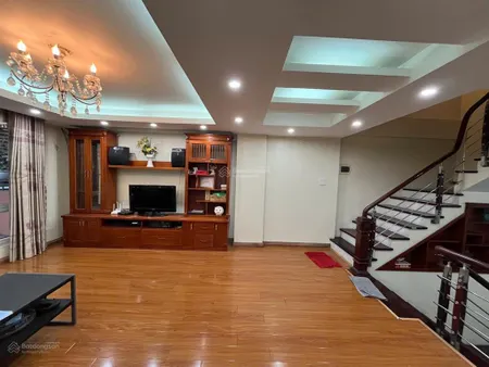 Chính chủ cho thuê nhà nguyên căn 4,5 tầng dt 80m2,đường ô tô tránh,trung tâm bồ đề 0987 788 ***