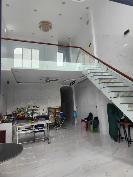Nhà 4 phòng ngủ+ 1 phòng khách+ 1 phòng sinh hoạt chung