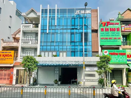Cho thuê tòa nhà 2 mặt tiền khu bàu cát 10x20m * 4 tầng, giá thuê 75tr/th * 750m2