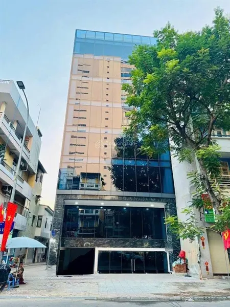 Cho thuê nhà mt 65 67 69 phó đức chính p.nguyễn thái bình, quận 1, 10x30m, thang máy, giao ngay