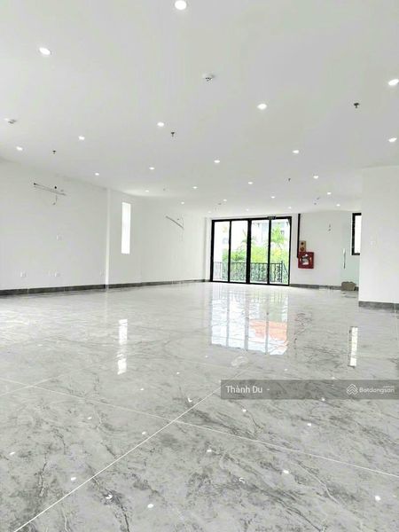 Cho thuê mặt bằng văn phòng 140m2 giá 15 tr / tháng Thạch Bàn , Long Biên