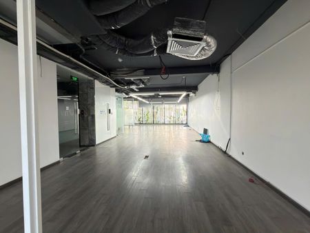 Văn Phòng 150m2 nằm gần khu vực sân bay. Giá Thuê Tốt Trong Khu Vực