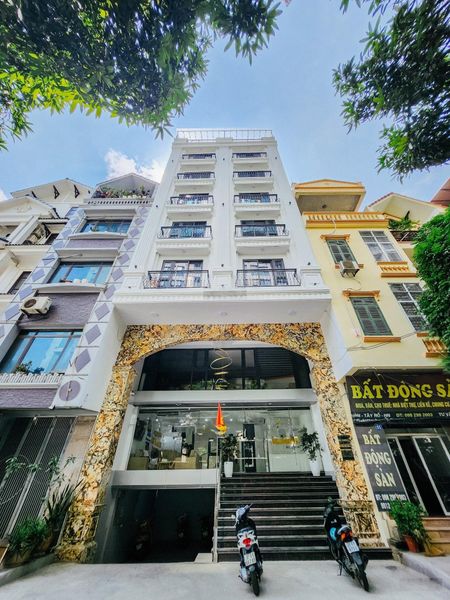 Cho thuê nhà phố Võ Văn Dũng, DT 70m2 x 7 tầng, MT 5.5m, nhà mới, thông sàn, thang máy