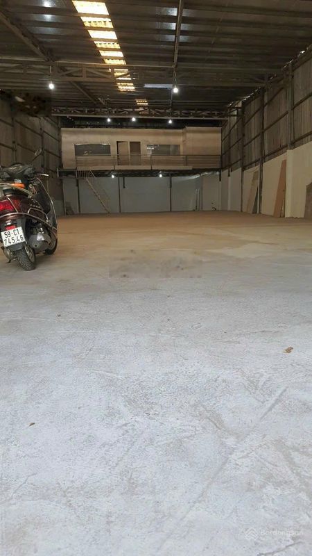 Cho thuê kho 360 Bến Vân Đồn Quận 4, đa diện tích, trần cao 6m, có bãi xe, giá chỉ từ 110.000VND/m2