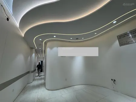 Cho thuê nhà triệu việt vương,130m2 x 3 tầng + tum, mặt tiền 6m, giá thuê 100tr/tháng.