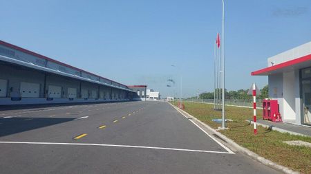 Cho thuê kho xưởng 1.700m2 trong KCN Long Hậu. Có dockcont, PCCC tự động
