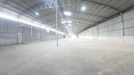 Cho thuê kho lớn mt hoàng quốc việt