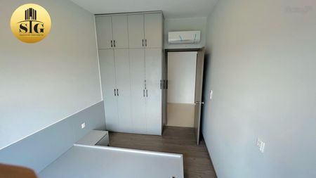 Cho thuê 69m có ban công, nội thất đầy đủ, nhà trống sẵn ở được ngay, giá 9 triệu/ tháng.