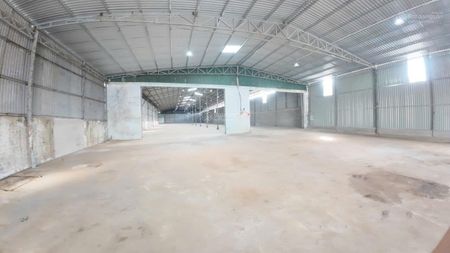 Cho thuê kho lớn mặt tiền hoàng quốc việt