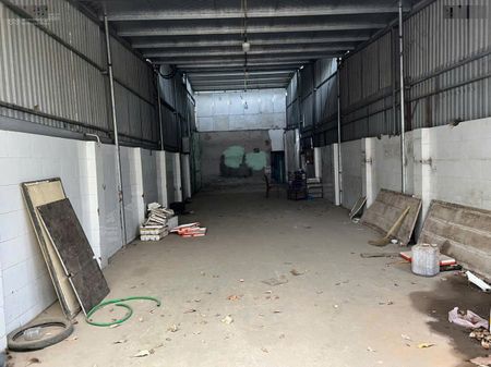 Cho thuê kho 173 m²,oto tải 10 tấn đỗ cửa, điện 3 pha, ở lại được,Ngõ 464/18 Âu Cơ, quận Tây Hồ
