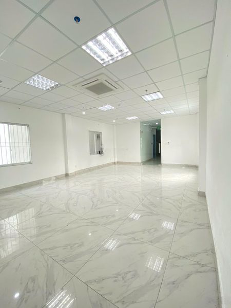 Cho thuê văn phòng 50m2 Tân Cảng cửa sổ ánh sáng tự nhiên thoáng mát
