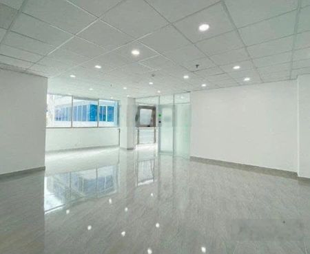 Cho thuê nhà mặt phố tại Huỳnh Thúc Kháng, 250 triệu, 200m2, view đẹp uy tín