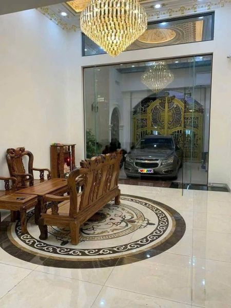 Cho thuê nhà 1trệt 3lầu 6phòng ngủ gần trung tâm tp mới gần trường nguyễn khuyến