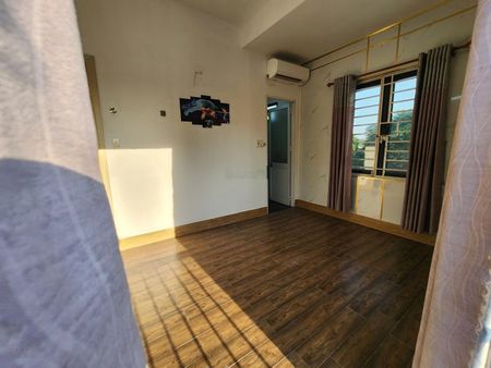Phòng cao cấp, ban công, WC, máy lạnh, Giặt, Nước nóng lạnh free