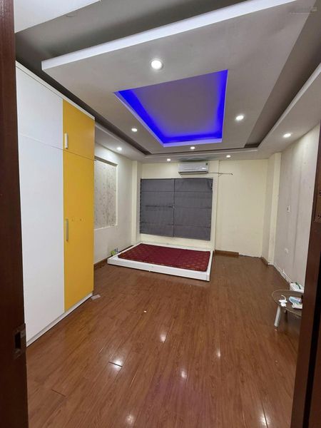 Cho thuê nhà ngõ 54 hoa bằng 65m x4T ô tô đỗ cửa