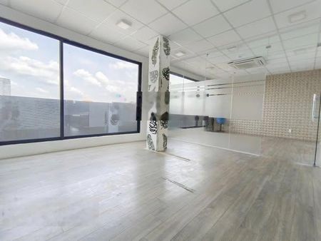 Sàn văn phòng Sư Vạn Hạnh, gần Vạn Hạnh Mall quận 10! Diện tích từ 150m2, giá thuê 35 triệu/tháng