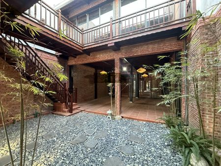 Cho thuê Mặt bằng kinh doanh 2 tầng đường Chính Hữu, DT 172m2, ngang 6m5, Phong cách nhà gỗ Hội An