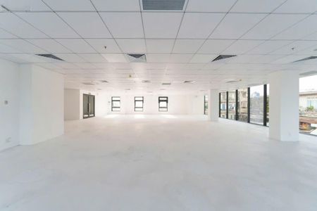 Building MT Bến Vân Đồn, Q4, vị trí vàng đối diện Q1, ưu đãi chỉ 130tr/ 490m2, LH ngay 0919167179