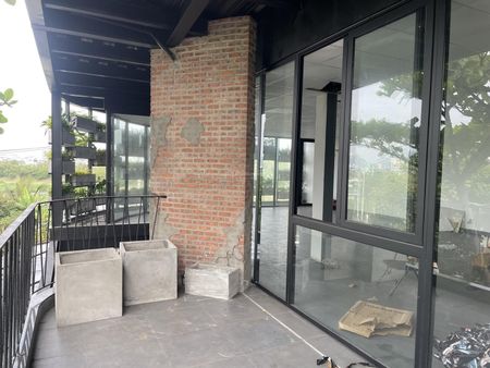 Cho thuê mặt bằng văn phòng tầng 3 nhà 2 mặt tiền đường 15m siêu đẹp