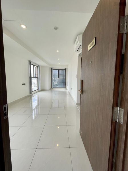 Cho thuê văn phòng officetel Saigon Royal 55m², view Bitexco, nội thất cơ bản, giá 18 triệu/tháng