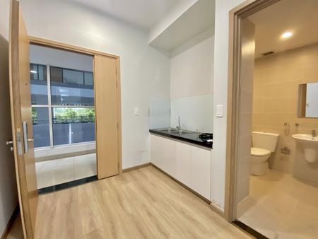 Cho thuê VP officel 45m2 tại Q10 toà nhà Charmington, máy lạnh và một số nội thất: 0901430118 Loan