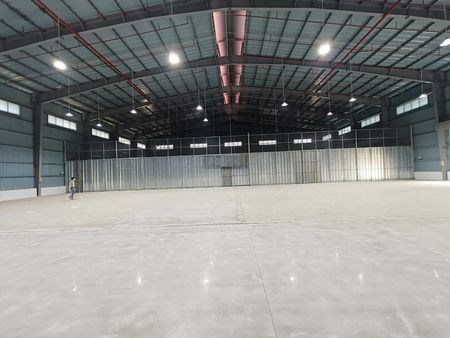 CT kho xưởng Nguyễn Văn Linh, Long Biên, HN DT 1000m2, MT 18m, điện 3 fa, nước sạch, xuất VAT
