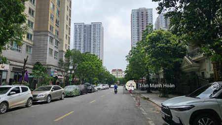 Tôi chính chủ cho thuê 50m2 sàn tầng 3 trong tòa nhà 7 tầng thang máy Tô Hiệu - Hà Đông. Giá 8tr/th