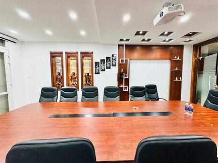 Cho thuê tòa nhà 2 mặt tiền khu Bàu Cát 10x20m * 4 tầng, giá thuê 75tr/th * 750m2