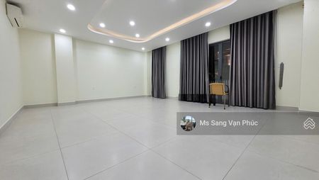 Cho thuê văn phòng 55m2 Vạn Phúc City, ban công, thang máy, máy lạnh, WC riêng, hầm xe. Giá 8 tr