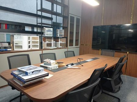 Chính chủ cho thuê văn phòng 175m2 sẵn nội thất tại Ngoại Giao Đoàn, Bắc Từ Liêm giá 50 triệu/tháng
