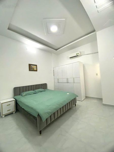 Nhà hẻm xe hơi sạch đẹp 2pn 2wc có nội thất cơ bản đường số 8 p11 giá 11,5 triệu