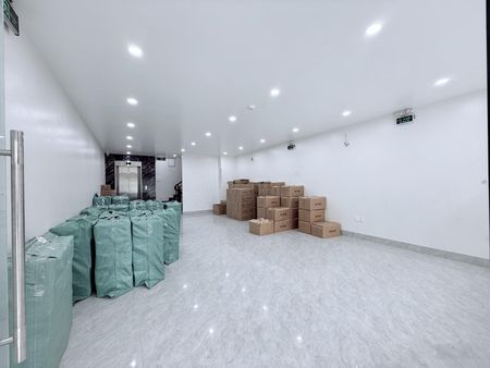 Cho thuê nhà Đức Thắng, 80m2, 8 tầng, MT6m, thang máy, nhà đẹp, 40Tr