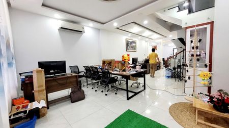 Cho thuê văn phòng Vạn Phúc City 5x23 full nội thất giá 13 triệu/tháng