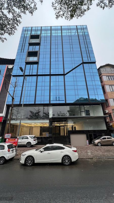 Cho thuê tòa văn phòng từ tầng 3 280m2 * 12 tầng, MT 22m siêu to khổng lồ, vỉa hè 10m