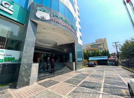 Cho thuê văn phòng Hoàng Anh Safomec đường Thành Thái, quận 10. DT: 150 - 200m2. LH: 0906391898