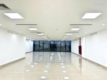 Cho thuê toà nhà vp mp hoàng ngân - nguyễn thị định. dt 220m x 8 tầng. mt 15m. lh 0914624186